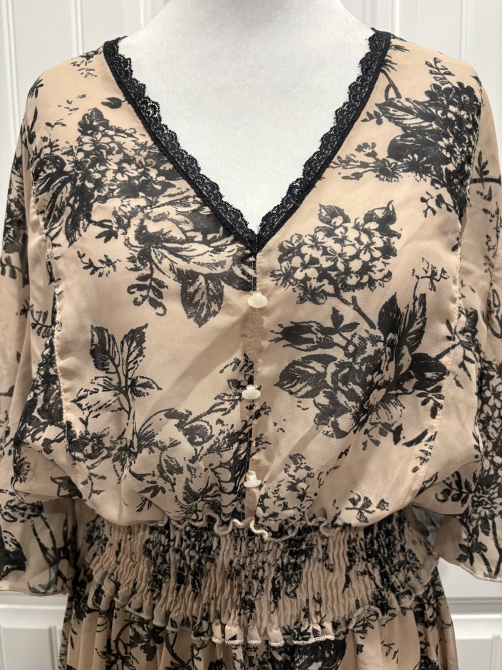 Kate and Lily Beige and Black Floral Maxi Dress with Smocked Waist Size 16W - Picture 6 of 14